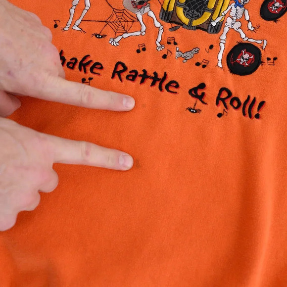 Vintage Basic Orange Embroidered Shake Rattle Roll Halloween Skeletons Sweater M - Picture 6 of 12